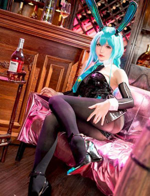 丰满欧美美女图_HD免费西瓜视频在线观看